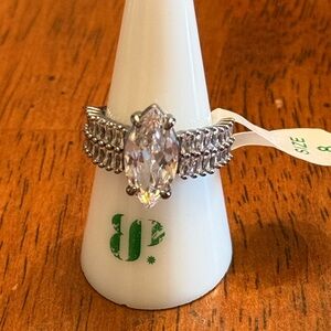 Bomb Party OG ring Wandering Silver Skies size 8 NWT
Hematite plating